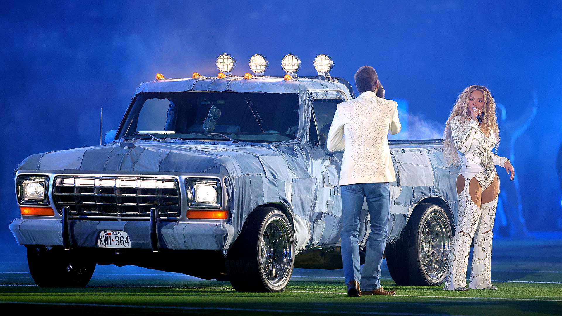 孙兴慜在场上单挑100个美女，能否完成射门得分？.